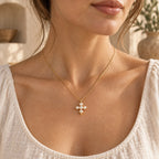 Collar Cruz de Nácar - vista editorial